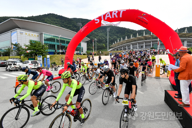 ▲ ‘제3회 정선동강 전국자전거 대회’가 오는 16일 정선 전역에서 열린다.사진은 지난해 라이딩 모습.