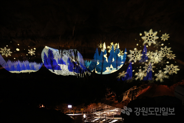 ▲ 동해시가 오는 14일 임시 휴관중이었던 천곡 황금박쥐 동굴을 재개장한다.사진은 새단장된 동굴 내부