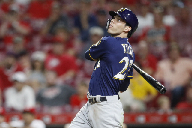 ▲ CINCINNATI, OH - JULY 01: Christian Yelich #22 of the Milwaukee Brewers hits a  two-run home run to extend his team‘s lead in the ninth inning against the Cincinnati Reds at Great American Ball Park on July 1, 2019 in Cincinnati, Ohio. The Brewers won 8-6.   Joe Robbins/Getty Images/AFP== FOR NEWSPAPERS, INTERNET, TELCOS &amp; TELEVISION USE ONLY ==   <All rights reserved by Yonhap News Agency>