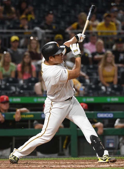 ▲ PITTSBURGH, PA - JULY 05: Jung Ho Kang #16 of the Pittsburgh Pirates hits a home run in the ninth inning during the game against the Milwaukee Brewers at PNC Park on July 5, 2019 in Pittsburgh, Pennsylvania.   Justin Berl/Getty Images/AFP