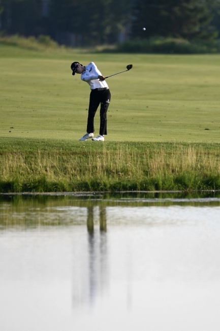 ▲ ONEIDA, WISCONSIN - JULY 06: Sung Hyun Park of the Republic of Korea hits her fourth shot on the 15th hole during the third round of the Thornberry Creek LPGA Classic at Thornberry Creek at Oneida on July 06, 2019 in Oneida, Wisconsin.   Stacy Revere/Getty Images/AFP&#10;== FOR NEWSPAPERS, INTERNET, TELCOS &amp; TELEVISION USE ONLY ==&#10;&#10;&#10;<All rights reserved by Yonhap News Agency>