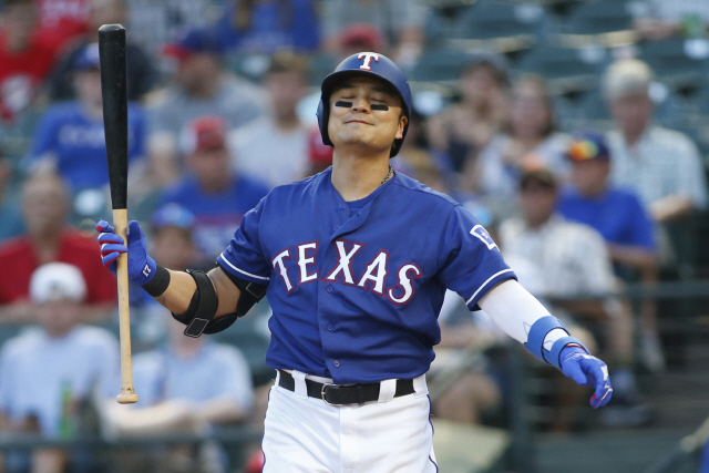 ▲ Jul 16, 2019; Arlington, TX, USA; Texas Rangers left fielder Shin-Soo Choo (17) reacts to striking out in the first inning against the Arizona Diamondbacks at Globe Life Park in Arlington. Mandatory Credit: Tim Heitman-USA TODAY Sports&#10;&#10;&#10;&#10;<All rights reserved by Yonhap News Agency>