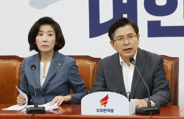 자유한국당 황교안 대표가 22일 국회에서 열린 최고위원회의에서 발언하고 있다.