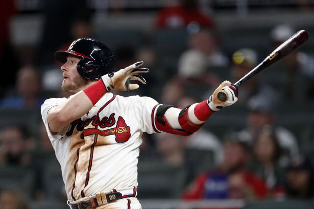 ▲ Atlanta Braves&lsquo; Josh Donaldson follows through on a solo home run in the sixth inning of a baseball game against the Los Angeles Dodgers, Saturday, Aug. 17, 2019, in Atlanta. (AP Photo/John Bazemore)