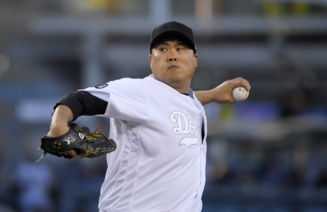 ▲ Los Angeles Dodgers starting pitcher Hyun-Jin Ryu, of South Korea, throws during the first inning of the team‘s baseball game against the New York Yankees on Friday, Aug. 23, 2019, in Los Angeles. (AP Photo/Mark J. Terrill)    <All rights reserved by Yonhap News Agency>