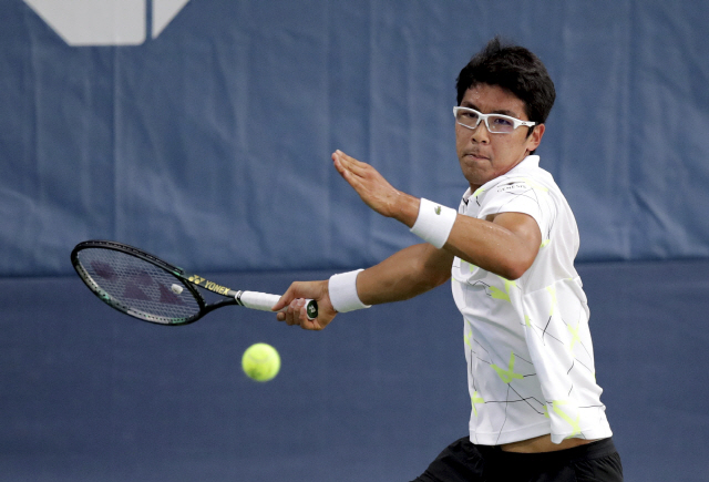 ▲ Hyeon Chung, of South Korea, returns a shot to Fernando Verdasco, of Spain, during the second round of the US Open tennis championships Thursday, Aug. 29, 2019, in New York. (AP Photo/Charles Krupa)