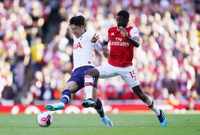 ▲ epa07810538 Arsenal&lsquo;s Ainsley Maitland-Niles (R) in action against Tottenham&rsquo;s Son Heung-min (L) during the English Premier League soccer match between Arsenal FC and Tottenham Hotspur in London, Britain, 01 September 2019.  EPA/WILL OLIVER EDITORIAL USE ONLY. No use with unauthorized audio, video, data, fixture lists, club/league logos or &lsquo;live&rsquo; services. Online in-match use limited to 120 images, no video emulation. No use in betting, games or single club/league/player publications