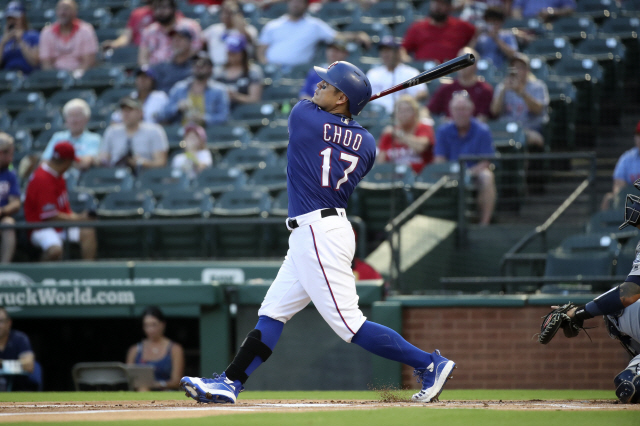 ▲ Aug 29, 2019; Arlington, TX, USA; Texas Rangers right fielder Shin-Soo Choo (17) bats during the first inning against the Seattle Mariners at Globe Life Park in Arlington. Mandatory Credit: Kevin Jairaj-USA TODAY Sports    <All rights reserved by Yonhap News Agency>