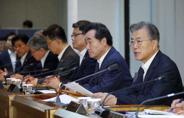 문재인 대통령이 10일 오전 성북구 한국과학기술연구원(KIST)에서 열린 현장 국무회의에서 발언하고 있다. 