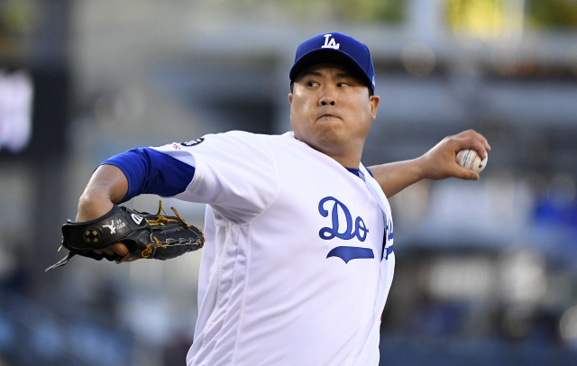 ▲ Los Angeles Dodgers starting pitcher Hyun-Jin Ryu, of South Korea, throws during the first inning of the team&lsquo;s baseball game against the Miami Marlins on Friday, July 19, 2019, in Los Angeles. (AP Photo/Mark J. Terrill)