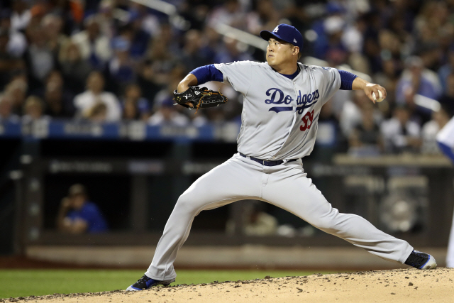 ▲ Los Angeles Dodgers starting pitcher Hyun-Jin Ryu delivers against the New York Mets during the fifth inning of a baseball game, Saturday, Sept. 14, 2019, in New York. (AP Photo/Mary Altaffer)
