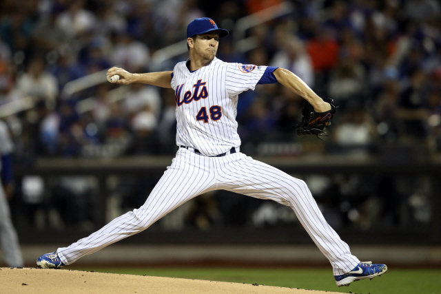 ▲ New York Mets starting pitcher Jacob deGrom delivers against the Los Angeles Dodgers during the first inning of a baseball game, Saturday, Sept. 14, 2019, in New York. (AP Photo/Mary Altaffer)