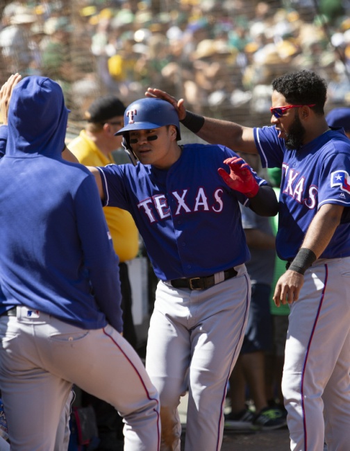 ▲ Texas Rangers Shin-Soo Choo, center, is greeted by his teammates after scoring on a single by Danny Santana during the fourth inning of a baseball game against the Oakland Athletics, Sunday, Sept. 22, 2019, in Oakland, Calif. (AP Photo/D. Ross Cameron)
