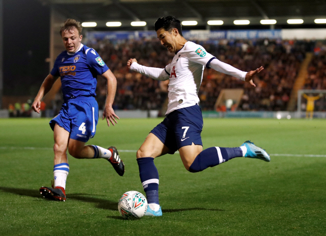 ▲ Soccer Football - Carabao Cup - Third Round - Colchester United v Tottenham Hotspur - JobServe Community Stadium, Colchester, Britain - September 24, 2019  Tottenham Hotspur&lsquo;s Son Heung-min in action with Colchester United&rsquo;s Tom Lapslie     REUTERS/David Klein  EDITORIAL USE ONLY. No use with unauthorized audio, video, data, fixture lists, club/league logos or &ldquo;live&rdquo; services. Online in-match use limited to 75 images, no video emulation. No use in betting, games or single club/league/player publications.  Please contact your account representative for further details.