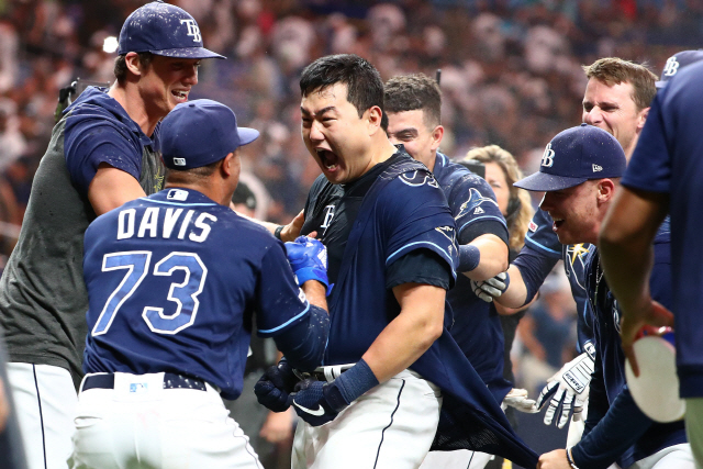 ▲ Sep 24, 2019; St. Petersburg, FL, USA; Tampa Bay Rays first baseman Ji-Man Choi (26) celebrates with teammates at home plate after hits walk off home run during the twelfth inning to beat the New York Yankees at Tropicana Field. Mandatory Credit: Kim Klement-USA TODAY Sports