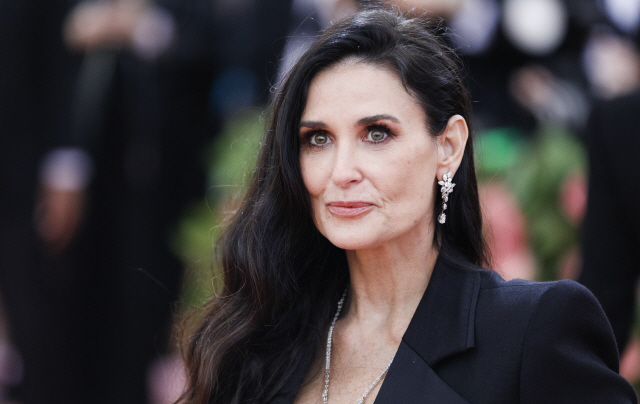 ▲ epa07552478 Actress Demi Moore arrives on the red carpet for the 2019 Met Gala, the annual benefit for the Metropolitan Museum of Art‘s Costume Institute, in New York, New York, USA, 06 May 2019. The event coincides with the Met Costume Institute’s new spring 2019 exhibition, ‘Camp: Notes on Fashion’, which runs from 09 May until 08 September 2019.  EPA/JUSTIN LANE    <All rights reserved by Yonhap News Agency>