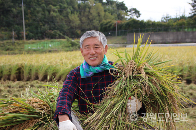 ▲ 한국쌀전업농중앙연합회 김광섭 회장은 귀농후 대농의 꿈을 이루며 행복한 농부이 삶을 살아가고 있다.