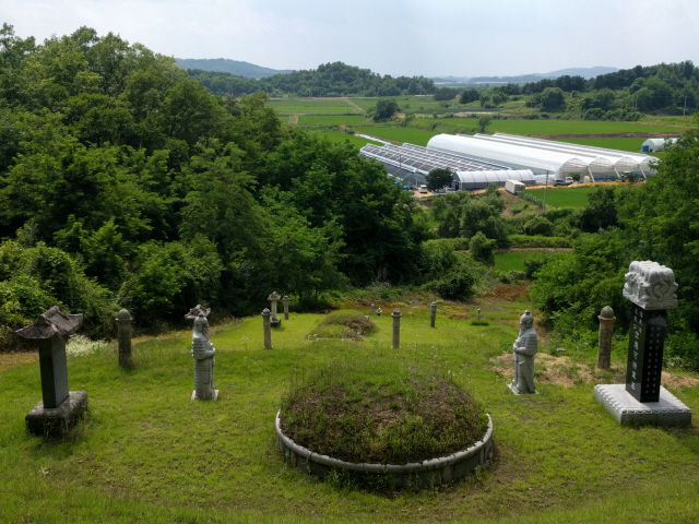 ▲ 사진은 동송읍 하길리 여우산(군량봉) 소재 김응하 장군의 묘소.