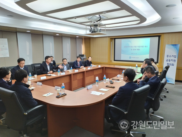 ▲ 한국은행 강원본부는 14일 본부 2층 회의실에서 강원기업 금융지원 협의회를 개최했다.