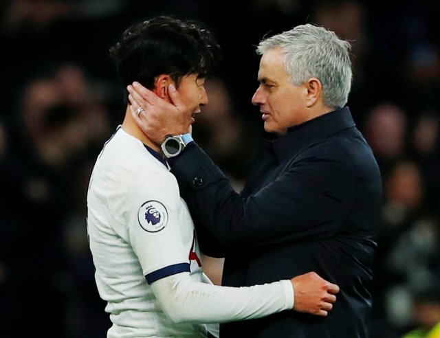 ▲ Soccer Football - Premier League - Tottenham Hotspur v Burnley - Tottenham Hotspur Stadium, London, Britain - December 7, 2019  Tottenham Hotspur manager Jose Mourinho and Tottenham Hotspur‘s Son Heung-min celebrate after the match                         REUTERS/Eddie Keogh  EDITORIAL USE ONLY. No use with unauthorized audio, video, data, fixture lists, club/league logos or “live” services. Online in-match use limited to 75 images, no video emulation. No use in betting, games or single club/league/player publications.  Please contact your account representative for further details.&#10;&#10;&#10;&#10;<All rights reserved by Yonhap News Agency>