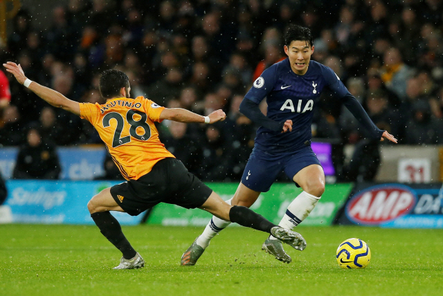 ▲ Soccer Football - Premier League - Wolverhampton Wanderers v Tottenham Hotspur - Molineux Stadium, Wolverhampton, Britain - December 15, 2019  Wolverhampton Wanderers&lsquo; Joao Moutinho in action with Tottenham Hotspur&rsquo;s Son Heung-min             REUTERS/Andrew Yates  EDITORIAL USE ONLY. No use with unauthorized audio, video, data, fixture lists, club/league logos or &ldquo;live&rdquo; services. Online in-match use limited to 75 images, no video emulation. No use in betting, games or single club/league/player publications.  Please contact your account representative for further details.
&lt;All rights reserved by Yonhap News Agency&gt;