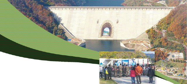 ▲ K-water는 지난 10월 화천 평화의댐 인근에서 평화물결음악회를 여는 등 평화의댐을 관광자원으로 활용하고 있다.