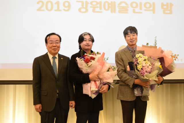 ▲ 도예총이 개최한 &lsquo;2019 강원예술인의 밤&rsquo;이 20일 춘천 세종호텔에서 열렸다.