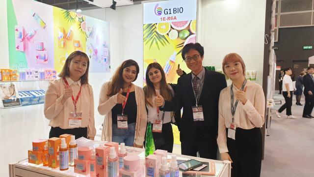 ▲ 지원바이오(대표 김우식)는 지난달 홍콩에서 열린 화장품 박람회에 참가,세계 시장에 제품을 선보였다.