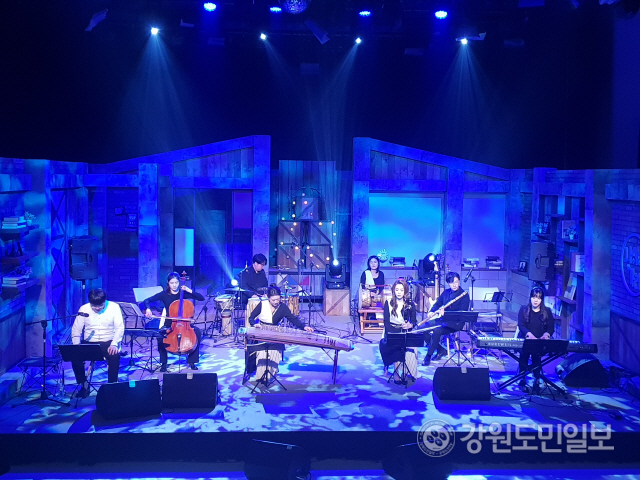▲ 국악창작그룹 자락은 지난 28일 춘천MBC 공개홀에서 창작국악콘서트 ‘강원풍류 한 자락’을 열었다.