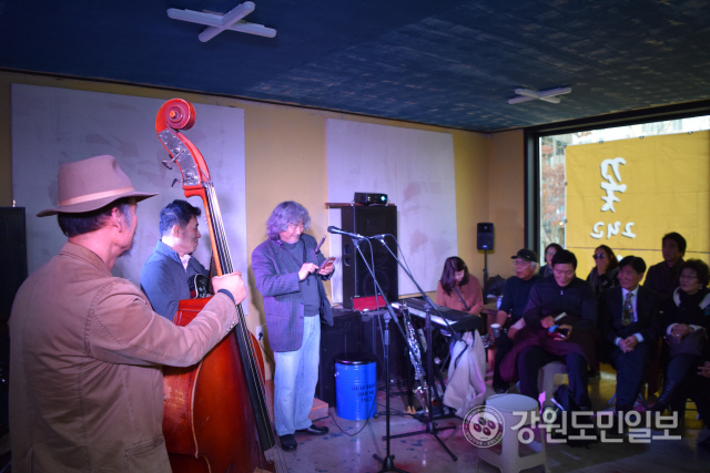 ▲ 김진묵 음악평론가는 지난 28일 ‘김진묵의 음악작업실’ 개소식을 열었다.