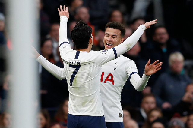 ▲ Tottenham Hotspur‘s English midfielder Dele Alli (R) celebrates wint Tottenham Hotspur’s South Korean striker Son Heung-Min after scoring the opening goal during the English Premier League football match between Tottenham Hotspur and Bournemouth at the Tottenham Hotspur Stadium in London, on November 30, 2019. (Photo by Adrian DENNIS / AFP) / RESTRICTED TO EDITORIAL USE. No use with unauthorized audio, video, data, fixture lists, club/league logos or ‘live’ services. Online in-match use limited to 120 images. An additional 40 images may be used in extra time. No video emulation. Social media in-match use limited to 120 images. An additional 40 images may be used in extra time. No use in betting publications, games or single club/league/player publications. /    <All rights reserved by Yonhap News Agency>