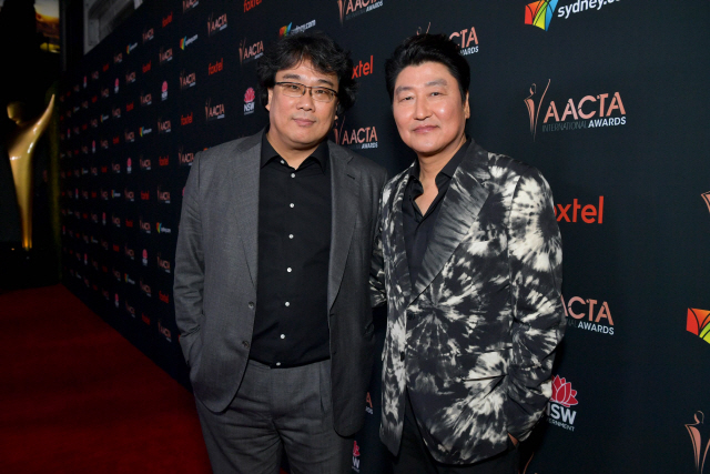 ▲ WEST HOLLYWOOD, CALIFORNIA - JANUARY 03: (L-R) Bong Joon Ho and Song Kang Ho attend the 9th Annual Australian Academy Of Cinema And Television Arts (AACTA) International Awards at SkyBar at the Mondrian Los Angeles on January 03, 2020 in West Hollywood, California.   Emma McIntyre/Getty Images/AFP
== FOR NEWSPAPERS, INTERNET, TELCOS &amp; TELEVISION USE ONLY ==