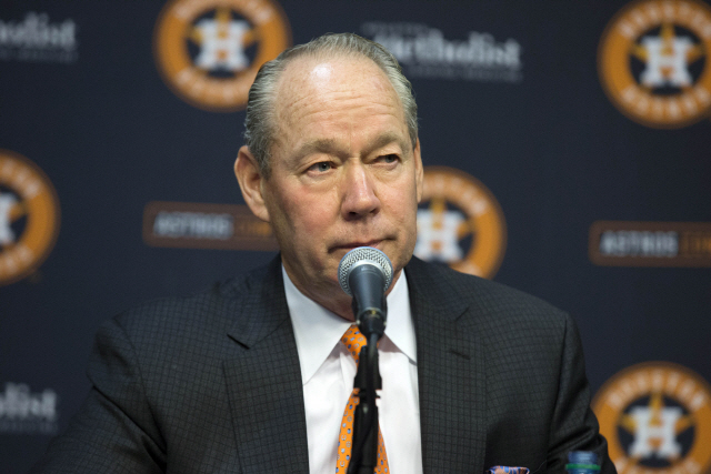▲ Houston Astros owner Jim Crane speaks at a news conference in Houston, Monday, Jan. 13, 2020.  Crane opened the news conference by saying manager AJ Hinch and general manager Jeff Luhnow were fired for the team‘s sign-stealing during its run to the 2017 World Series title.  <All rights reserved by Yonhap News Agency>