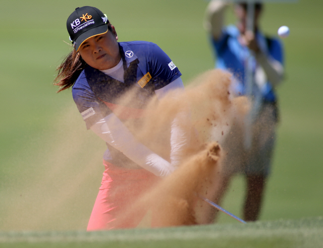 epa08221067 Inbee Park of South Korea in action during day four of the Women‘s Australian Open golf tournament at the Royal Adelaide Golf Club in Adelaide, Australia, 16 February 2020. EPA/KELLY BARNES AUSTRALIA AND NEW ZEALAND OUT EDITORIAL USE ONLY