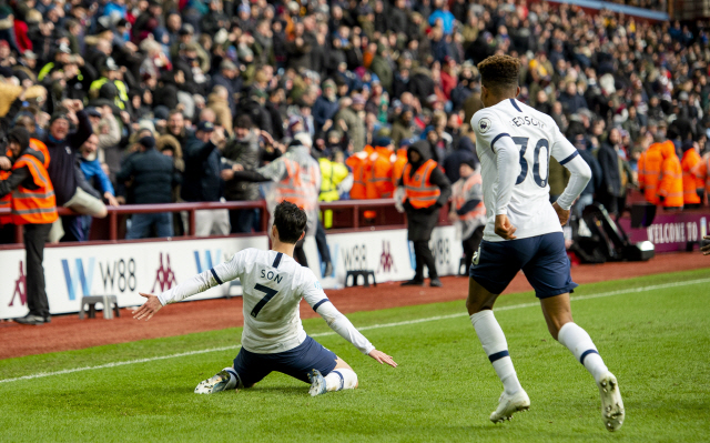 ▲ epa08222308 Tottenham Hotspur‘s Son Heung-Min celebrates after the fifth goal and making the score 3-2 during the English Premier League soccer match between Aston Villa and Tottenham Hotspur at Villa Park, Norwich, Britain, 16 February 2020  EPA/PETER POWELL EDITORIAL USE ONLY. No use with unauthorized audio, video, data, fixture lists, club/league logos or ’live‘ services. Online in-match use limited to 120 images, no video emulation. No use in betting, games or single club/league/player publications