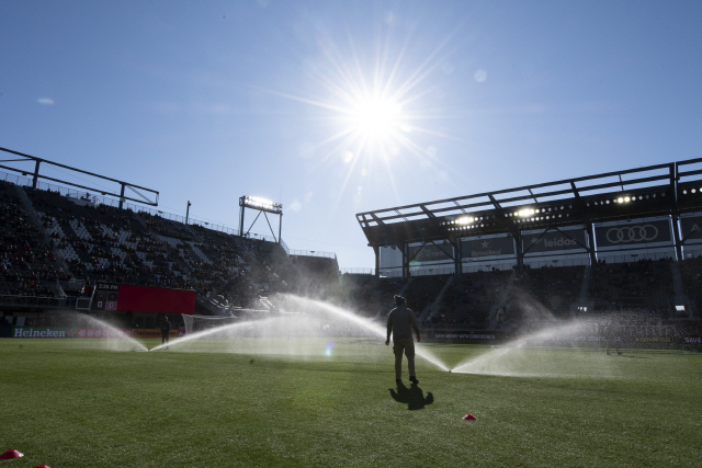 ▲ Mar 7, 2020; Washington, DC, Washington, DC, USA;   Field crew prepares the field before the game between the D.C. United and the Inter Miami at Audi Field. Mandatory Credit: Tommy Gilligan-USA TODAY Sports
&lt;All rights reserved by Yonhap News Agency&gt;