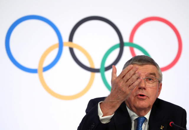 ▲ Thomas Bach, President of the International Olympic Committee (IOC) attends a news conference after an Executive Board meeting in Lausanne, Switzerland, March 4, 2020.  REUTERS/Denis Balibouse
&lt;All rights reserved by Yonhap News Agency&gt;