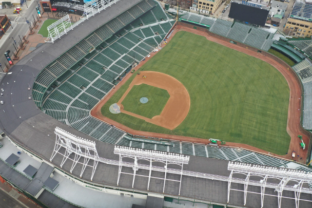 ▲ CHICAGO, ILLINOIS - MARCH 26: An aerial from a drone shows Wrigley Field, home of the Chicago Cubs, which, like all Major League Baseball (MLB) parks sits nearly empty on what was to be opening day for MLB on March 26, 2020 in Chicago, Illinois. Major League Baseball has postponed the start of its season indefinitely due to the coronavirus (COVID-19) outbreak.   Scott Olson/Getty Images/AFP