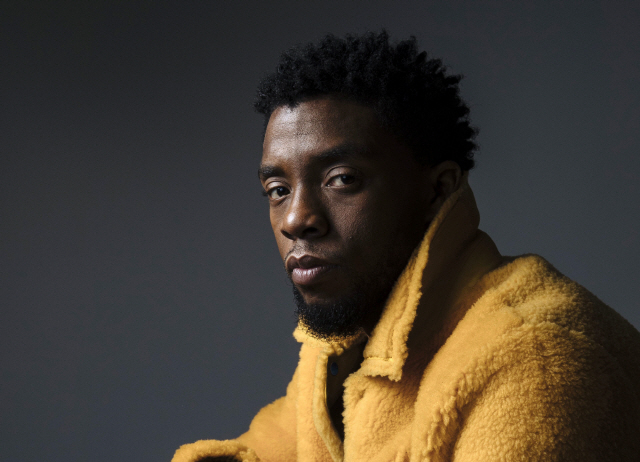 ▲ FILE - In this Feb. 14, 2018 photo, actor Chadwick Boseman poses for a portrait in New York to promote his film, “Black Panther.”  Boseman, who played Black icons Jackie Robinson and James Brown before finding fame as the regal Black Panther in the Marvel cinematic universe, has died of cancer. His representative says Boseman died Friday, Aug. 28, 2020 in Los Angeles after a four-year battle with colon cancer. He was 43. (Photo by Victoria Will/Invision/AP)



<All rights reserved by Yonhap News Agency>