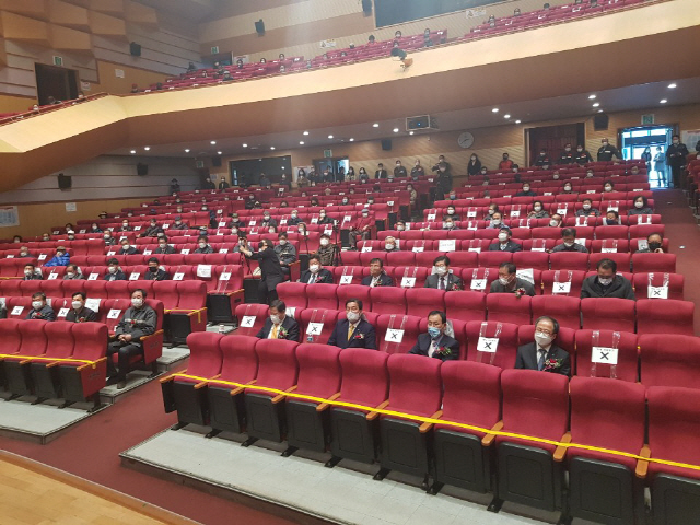 ▲ 진폐재해자의 날 행사가 27일 태백문화예술회관에서 류태호 시장과 이철규 국회의원,김천수 시의장 등이 참석한 가운데 열렸다.