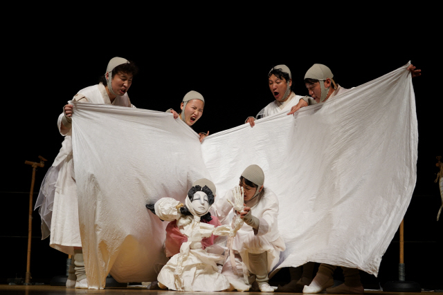 ▲ 지난달 춘천인형극장에서 시사회 형태로 공개된 ‘하얀산’의 한 장면.
