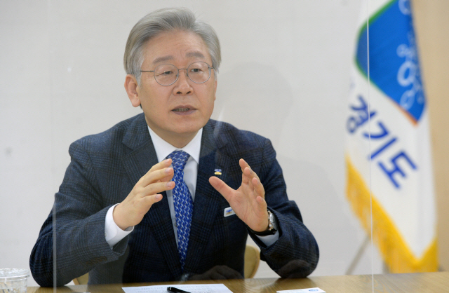 ▲ 이재명 경기도지사가 지난 4일 경기도청에서 본지와 인터뷰를 하고 있다.  방도겸