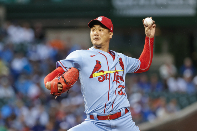 ▲ Jul 10, 2021; Chicago, Illinois, USA; St. Louis Cardinals starting pitcher Kwang Hyun Kim (33) delivers against the Chicago Cubs during the first inning at Wrigley Field. Mandatory Credit: Kamil Krzaczynski-USA TODAY Sports