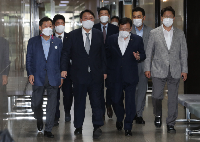 ìœ¤ì„ì—´ ì´ì² ê·œ ì´ì–'ìˆ˜ í¬í•¨ êµ­íž˜ ìž¬ì„ ì˜ì›ë