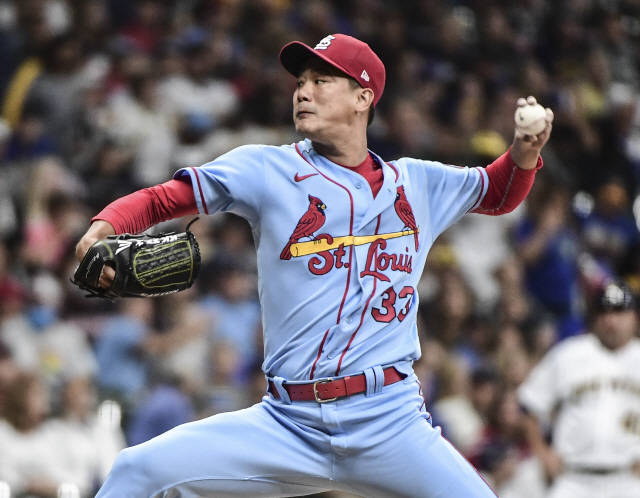 ▲ Sep 4, 2021; Milwaukee, Wisconsin, USA; St. Louis Cardinals pitcher Kwang Hyun Kim (33) throws a pitch in the first inning against the Milwaukee Brewers at American Family Field. Mandatory Credit: Benny Sieu-USA TODAY Sports