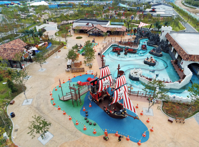▲ 춘천 중도에 조성중인 레고랜드 테마파크가 28일 언론에 공개됐다. 레고랜드는 내년 5월 5일 어린이날 공식 개장한다. 사진은 해적의 바다 테마공간.   최유진  ▶관련기사 4면