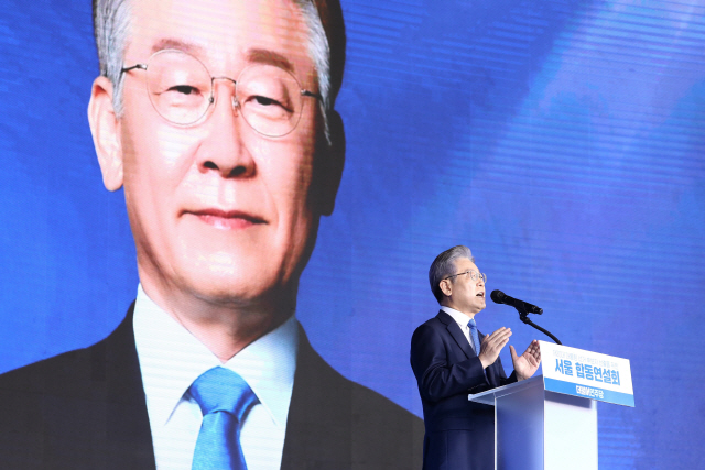 ▲ 더불어민주당 제20대 대통령 후보에 선출된 이재명 경기도지사가 10일 오후 서울 송파구 올림픽공원 SK올림픽핸드볼경기장에서 열린 서울 합동연설회에서 수락연설을 하고 있다. 2021.10.10 [국회사진기자단]