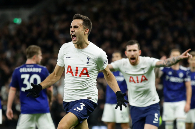 ▲ Soccer Football - Premier League - Tottenham Hotspur v Leeds United - Tottenham Hotspur Stadium, London, Britain - November 21, 2021 Tottenham Hotspur‘s Sergio Reguilon celebrates scoring their second goal REUTERS/David Klein EDITORIAL USE ONLY. No use with unauthorized audio, video, data, fixture lists, club/league logos or ’live‘ services. Online in-match use limited to 75 images, no video emulation. No use in betting, games or single club /league/player publications. Please contact your account representative for further details. TPX IMAGES OF THE DAY