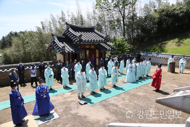 ▲ 양양 동명서원에서는 매년 3월 춘향제가 봉행되고 있다.