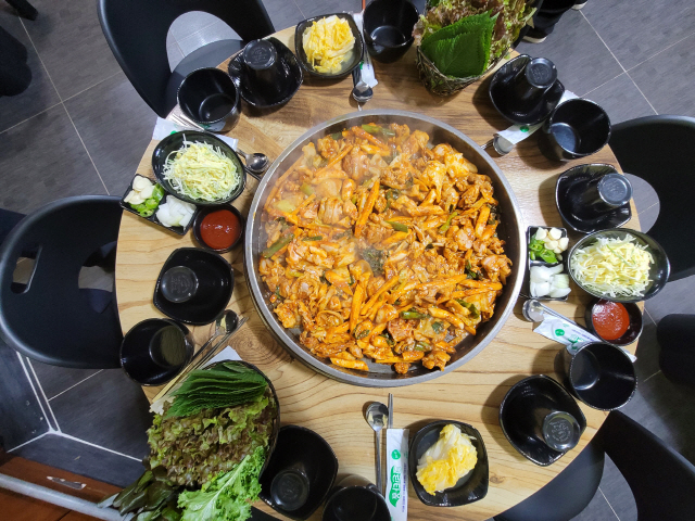 ▲ 홍천 마당닭갈비 상차림